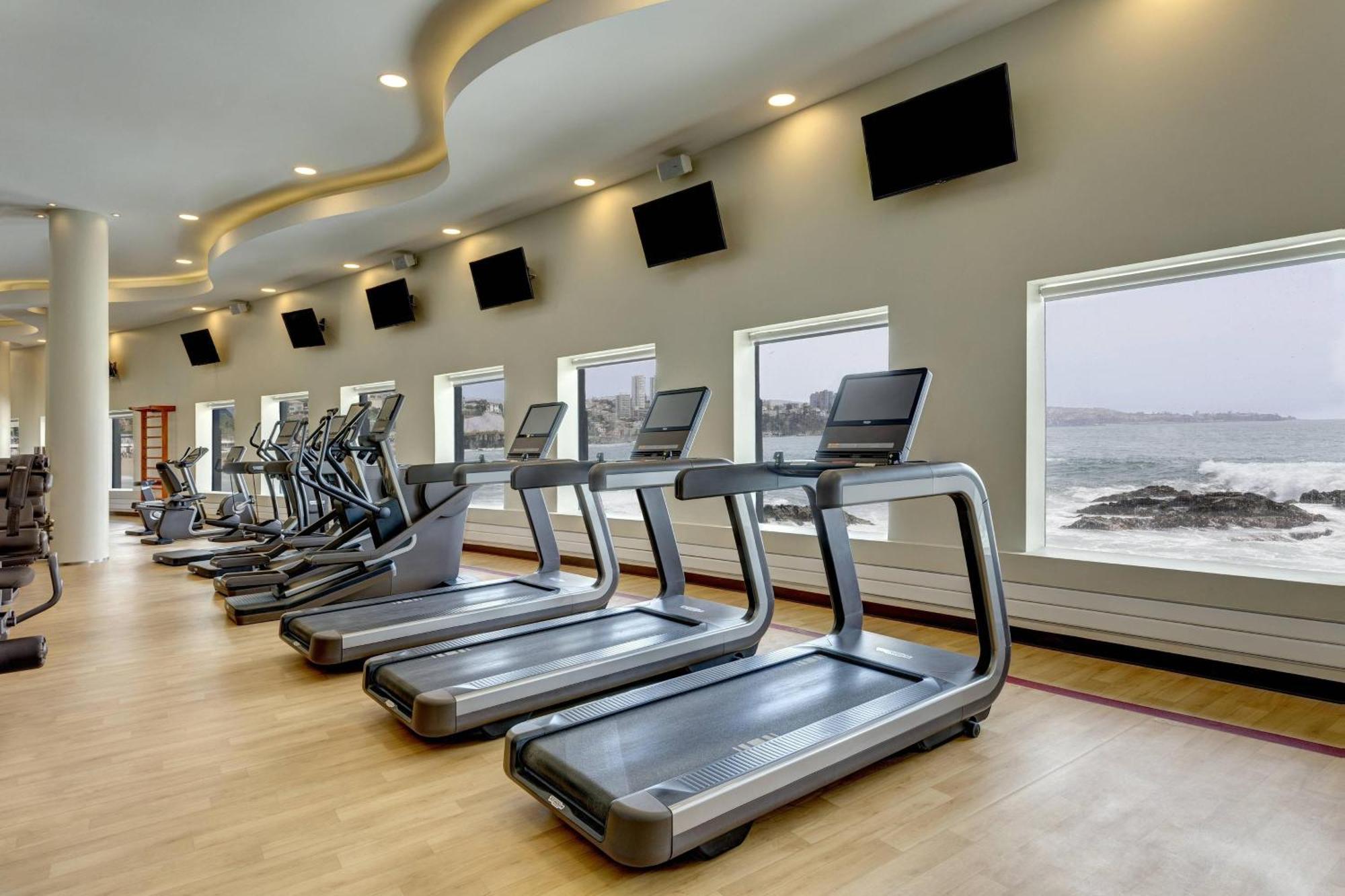 喜来登美丽华酒店及会议中心 比尼亚德尔马 外观 照片 The gym at the hotel