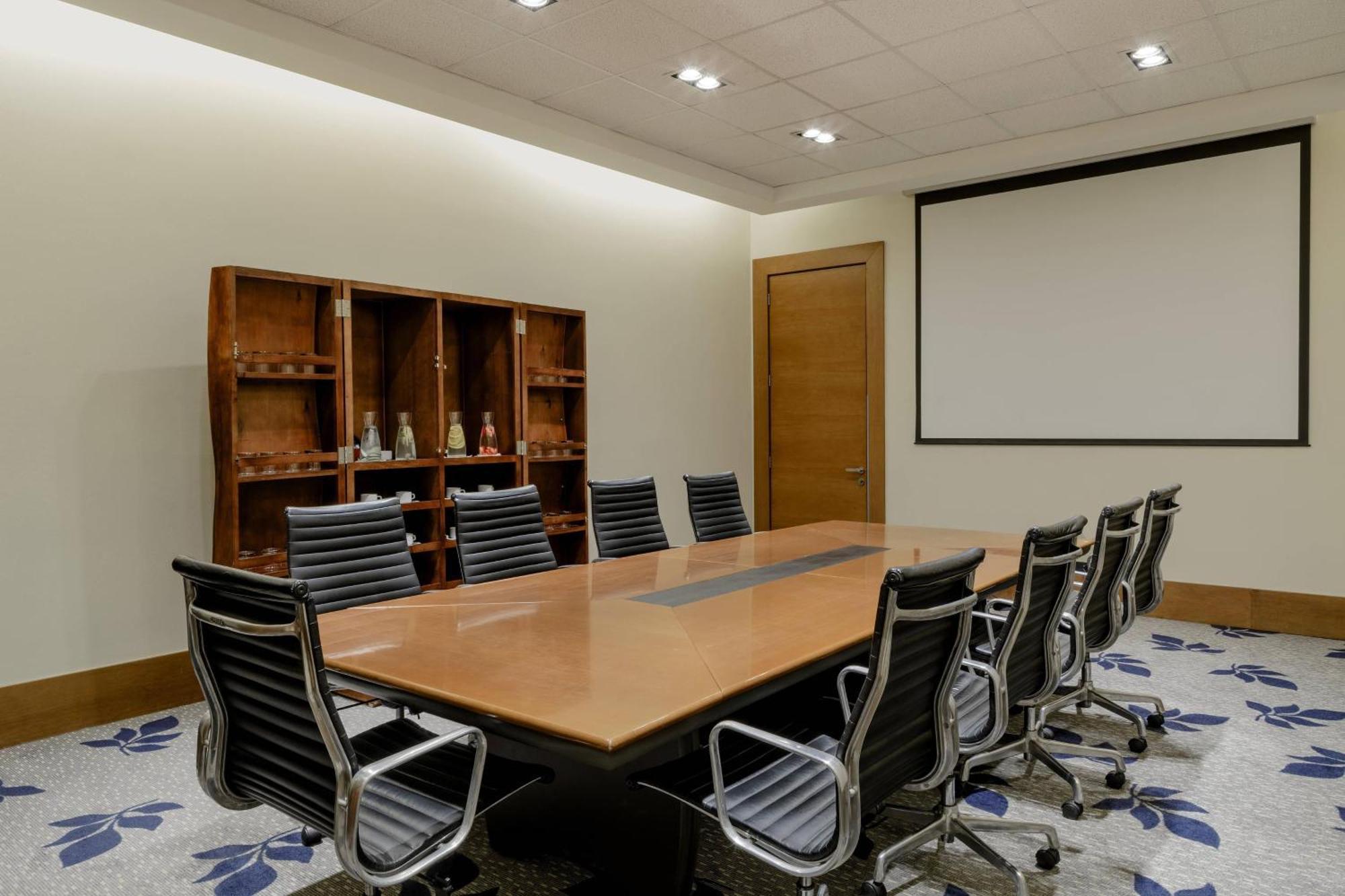 喜来登美丽华酒店及会议中心 比尼亚德尔马 外观 照片 A boardroom at a hotel