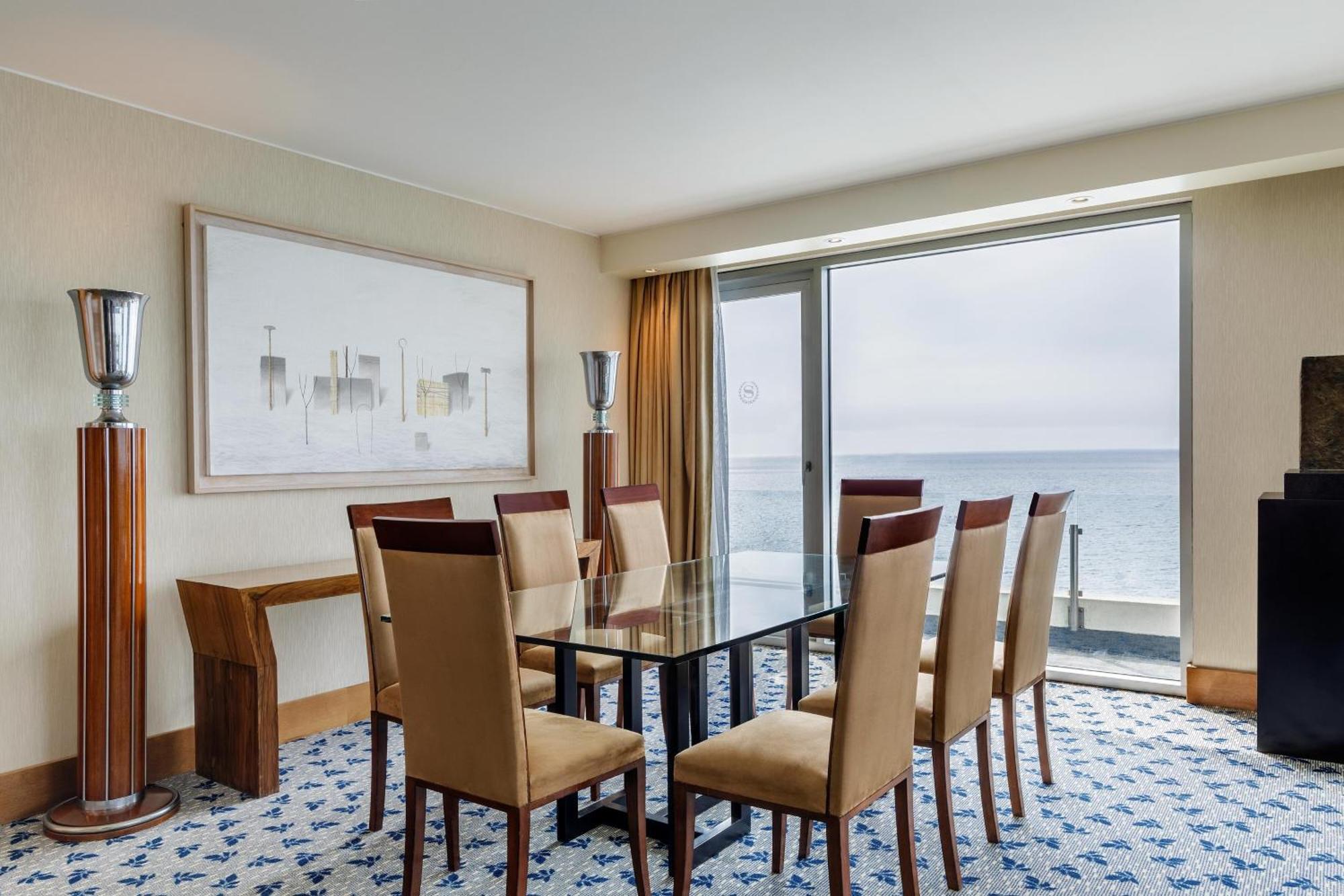 喜来登美丽华酒店及会议中心 比尼亚德尔马 外观 照片 A dining room in a suite at the Hilton Tel Aviv