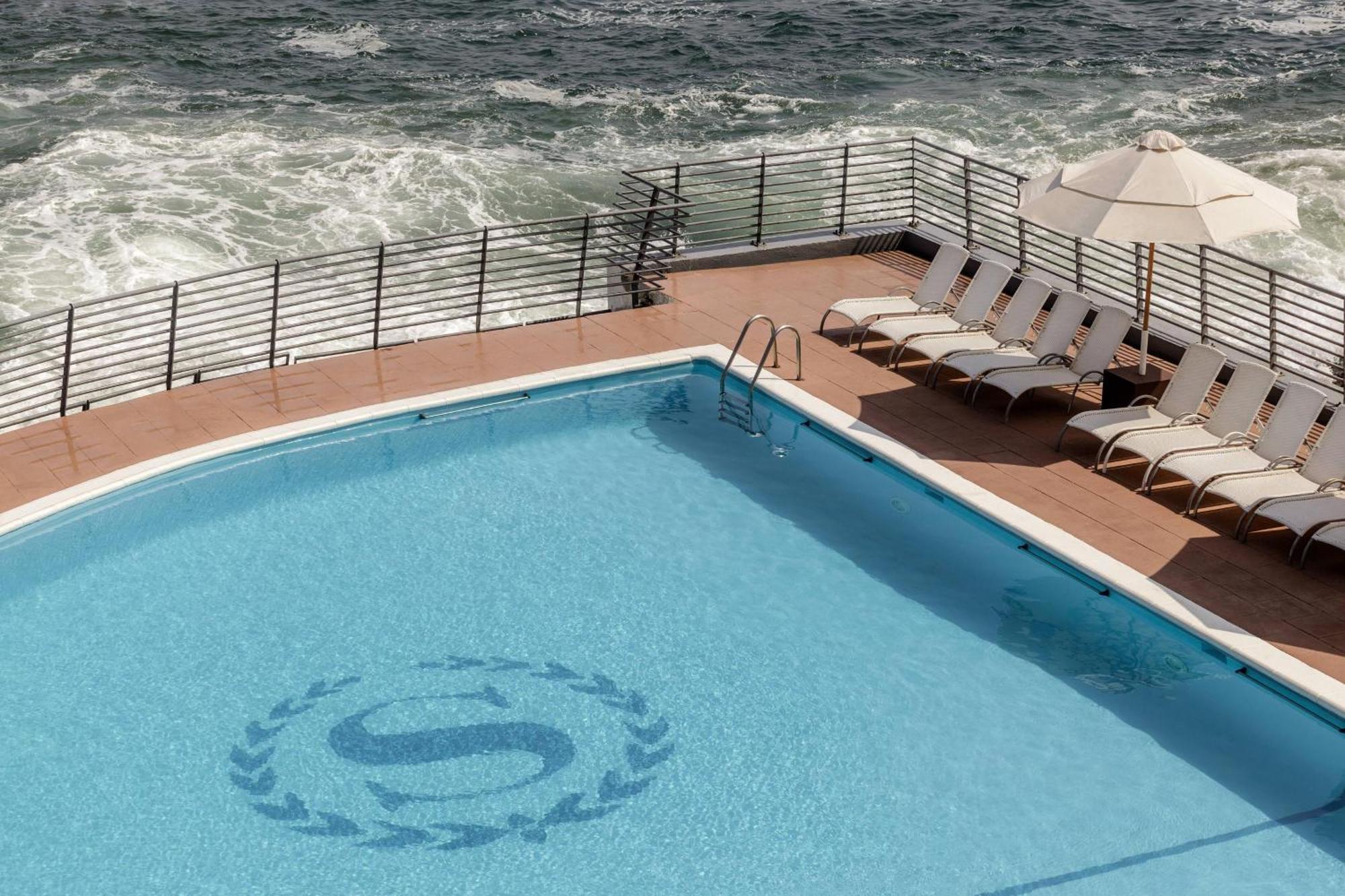喜来登美丽华酒店及会议中心 比尼亚德尔马 外观 照片 The pool on the top deck of the ship